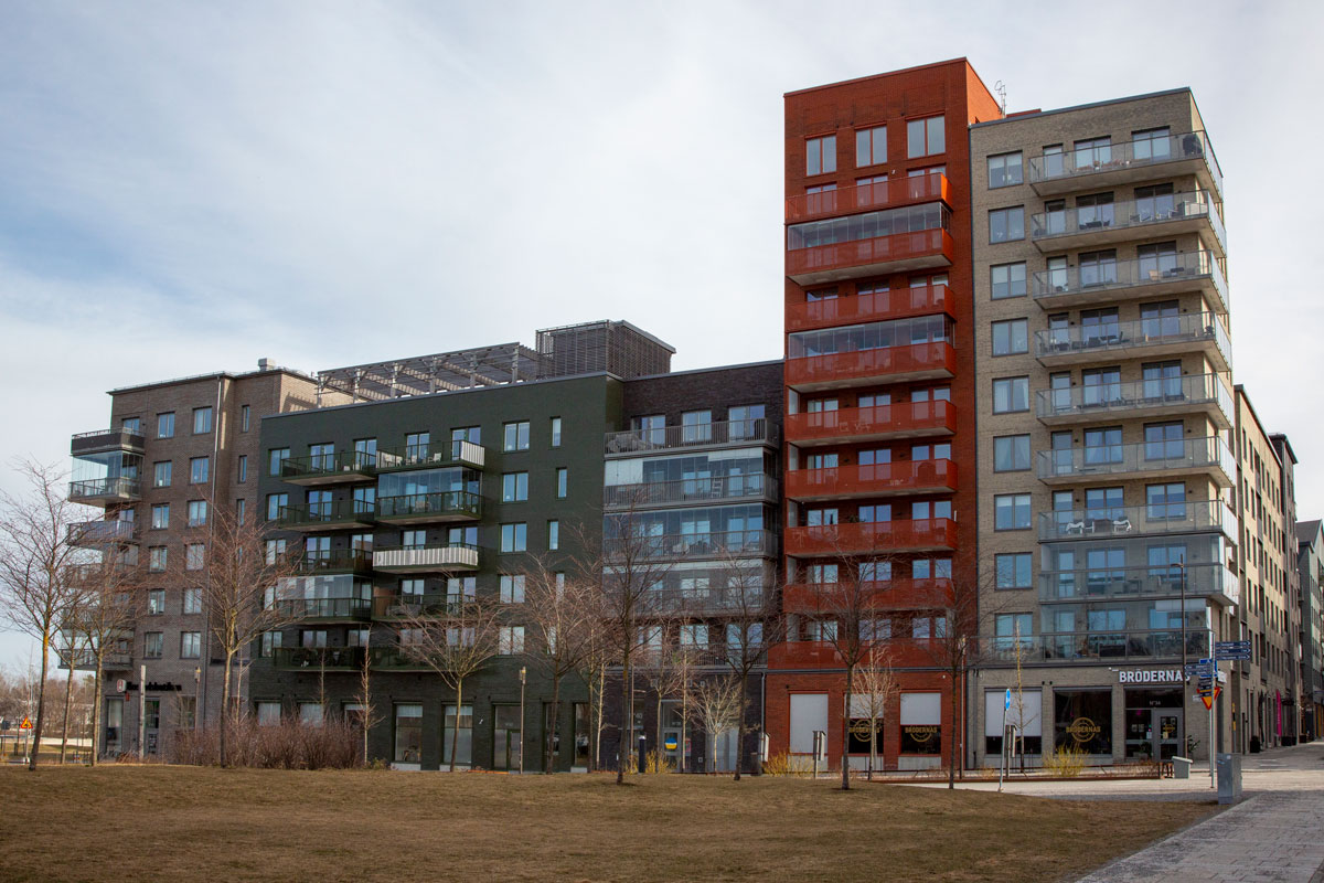 Foto. Kvarter med lägenhetshus.