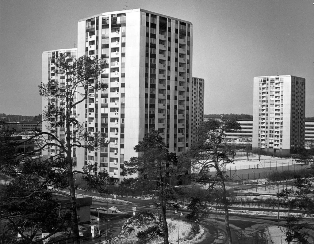 Svartvitt foto. Höghus.